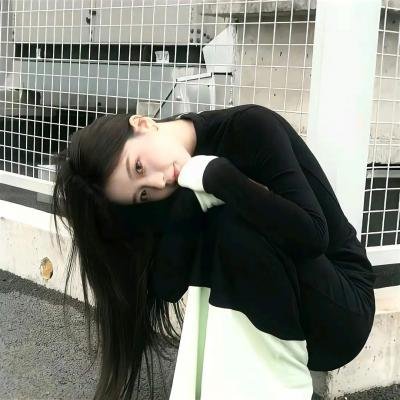 背背篓的网球少年